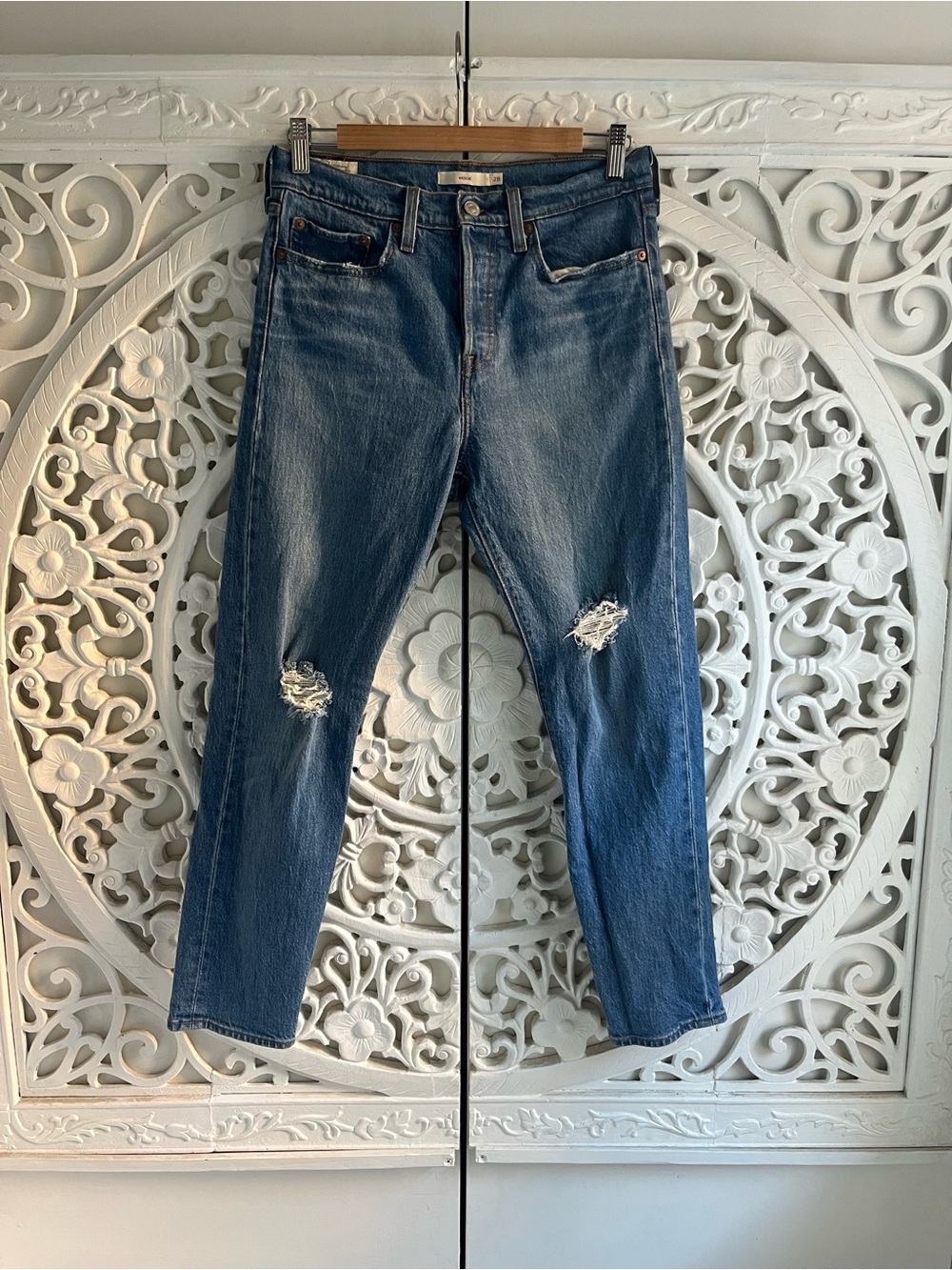 Levi’s Wedgie Straight Jeans Size 28 Distressed Button Fly Medium Wash